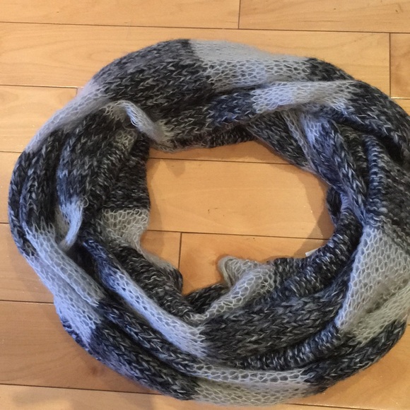 Simply Vera Vera Wang Accessories - Infinity scarf 🧣